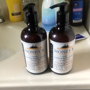BNWT pair of matching great smelling hand and body soaps 🫧❤️🔥